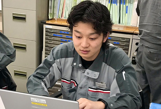 山口 凌 - 仕事姿